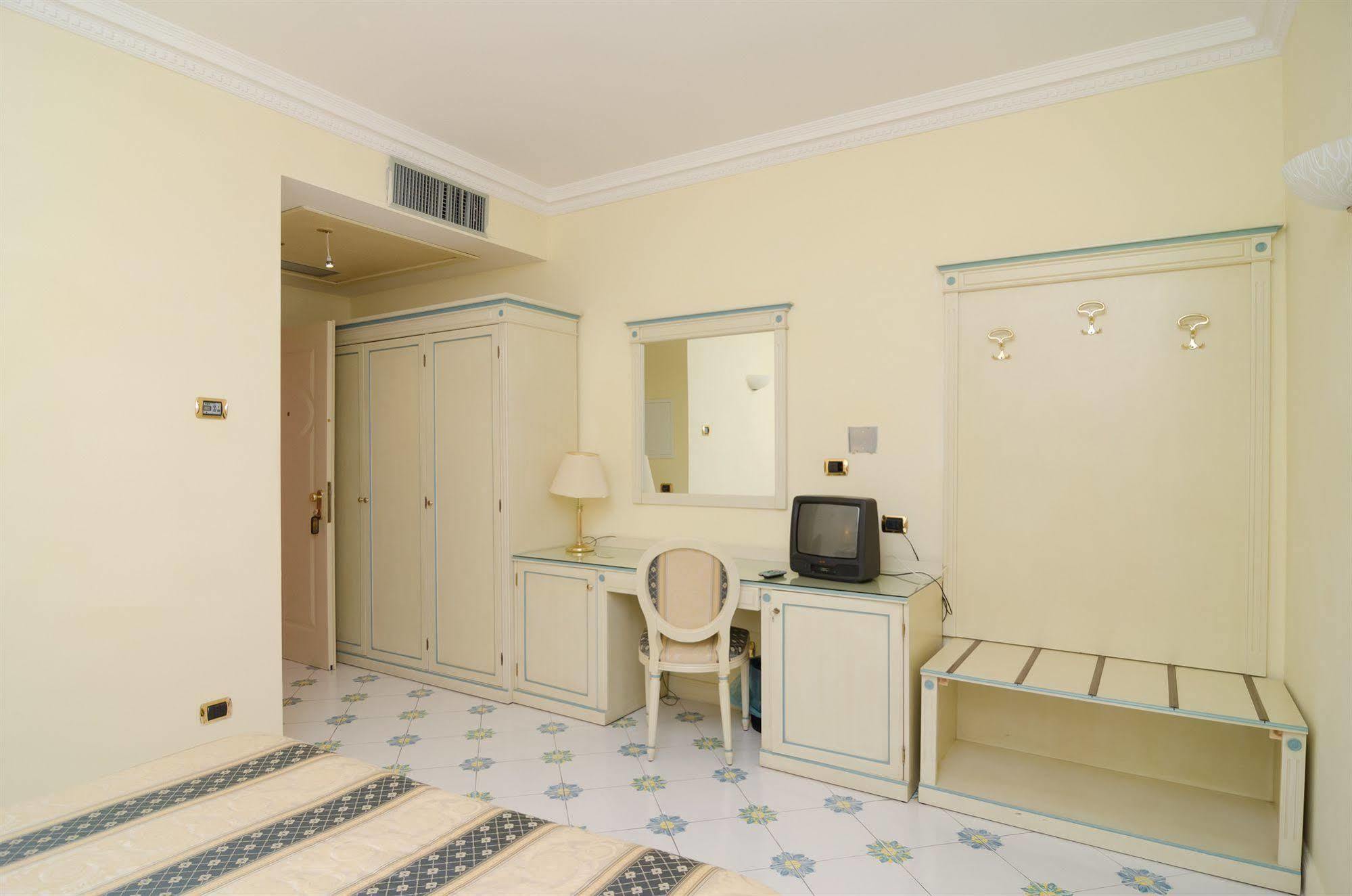 Hotel Flora Wellness & Beauty Ischia Exterior foto
