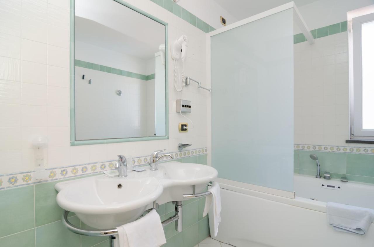 Hotel Flora Wellness & Beauty Ischia Exterior foto